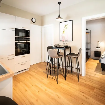 Apartamento Zwei Moderne, Hochwertig Eingerichtete Im Zentrum Von *